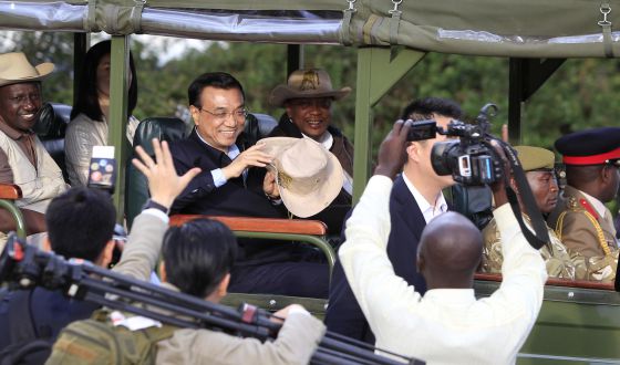 El primer ministro chino, Li Keqiang, en un viaje a Kenia, en mayo. / REUTERS