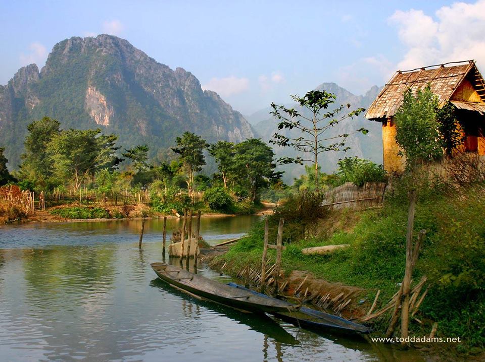 Trustin, Laos, Piedra de Toque